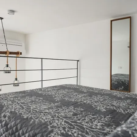 Raffaella Paola * バーリ